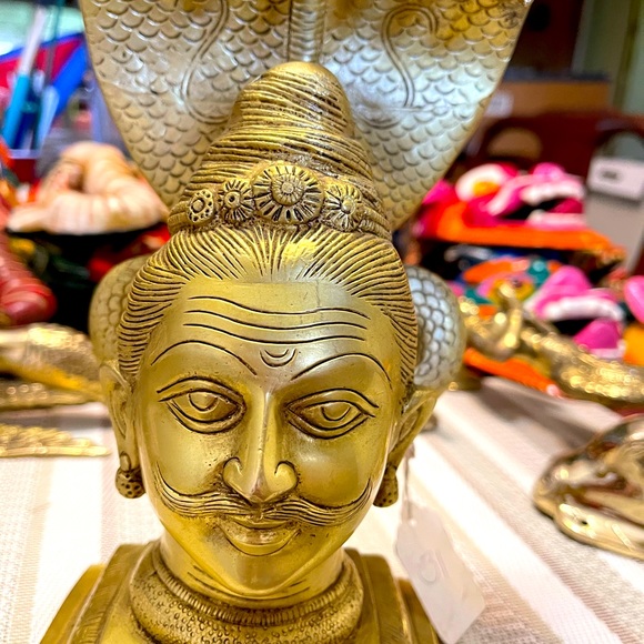 Beautiful brass Lord shiva head statue with snack - Picture 8 of 9